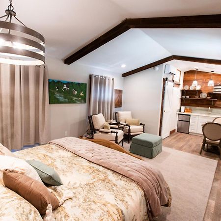 Barnwood Village ホワイト・サルファー・スプリングズ エクステリア 写真