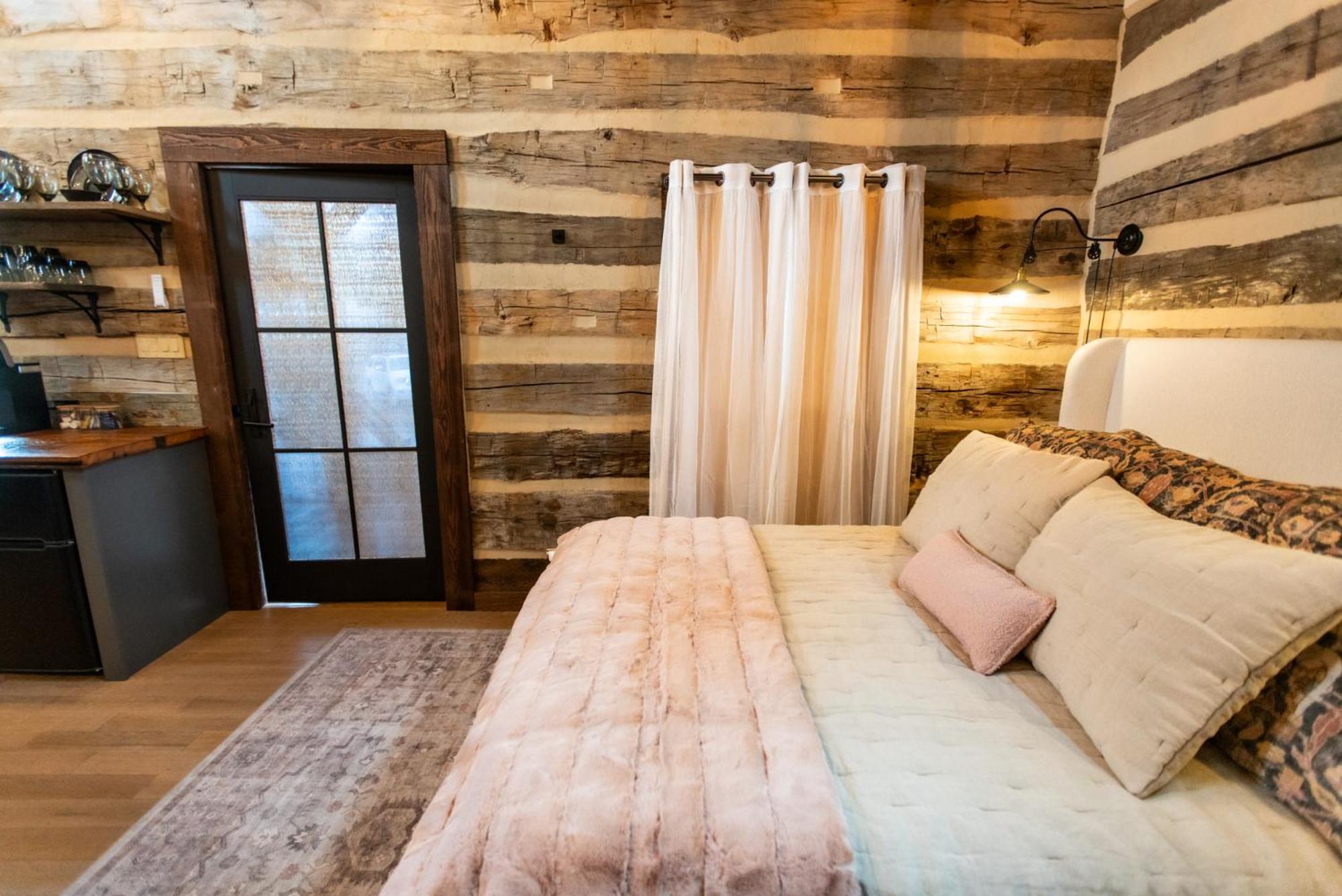 Barnwood Village ホワイト・サルファー・スプリングズ エクステリア 写真