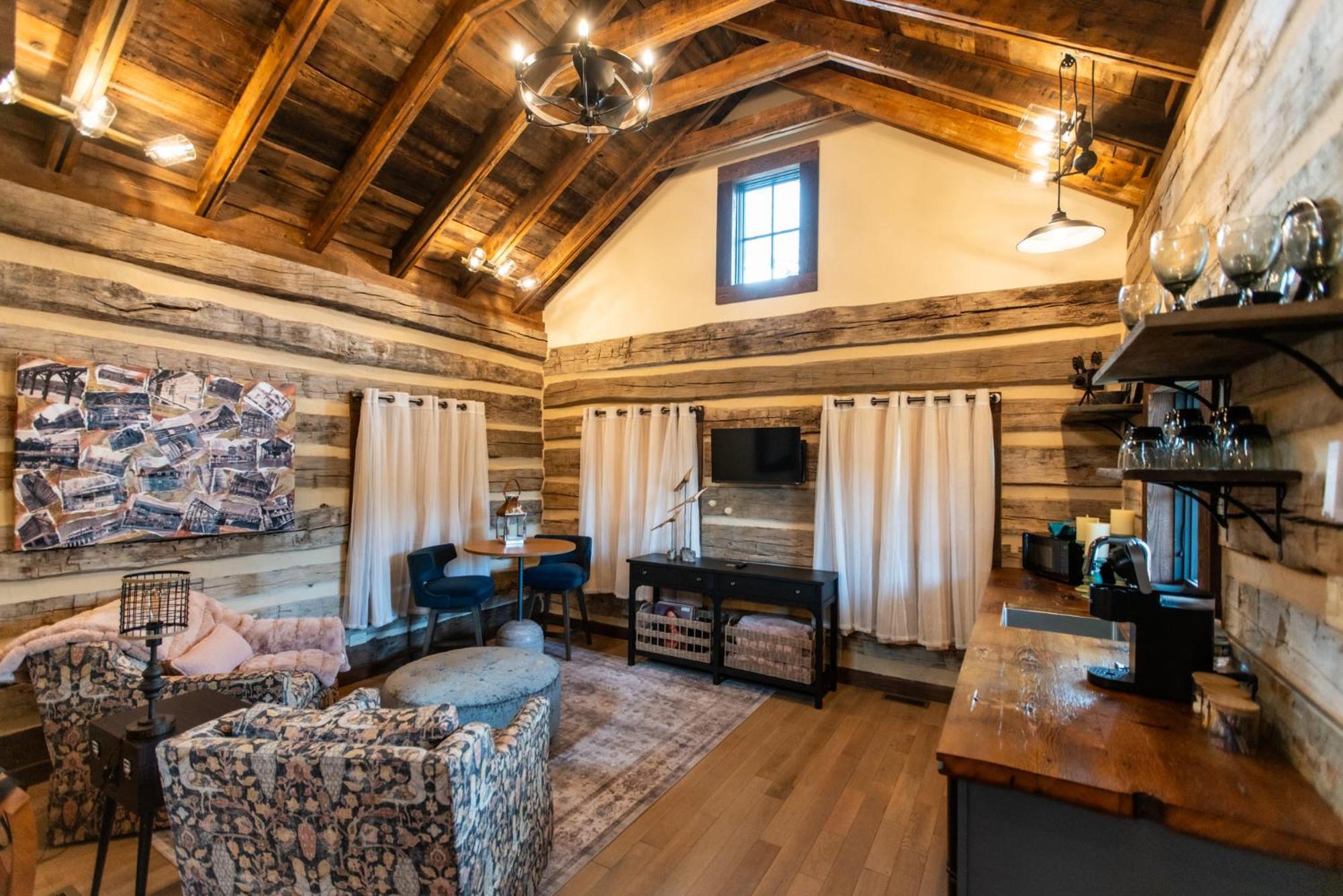Barnwood Village ホワイト・サルファー・スプリングズ エクステリア 写真