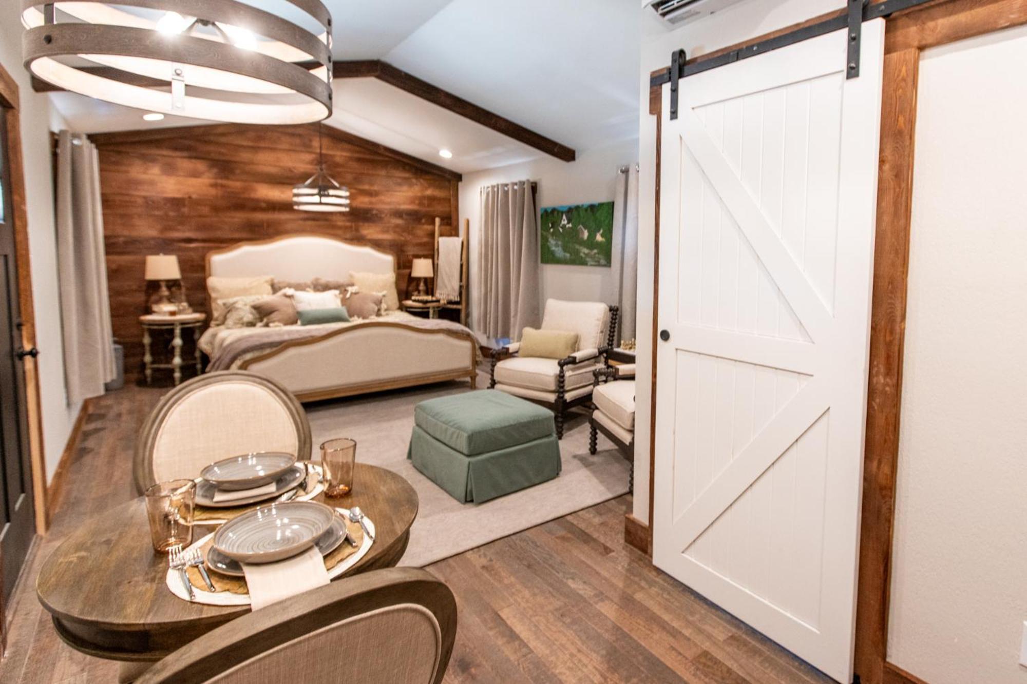 Barnwood Village ホワイト・サルファー・スプリングズ エクステリア 写真