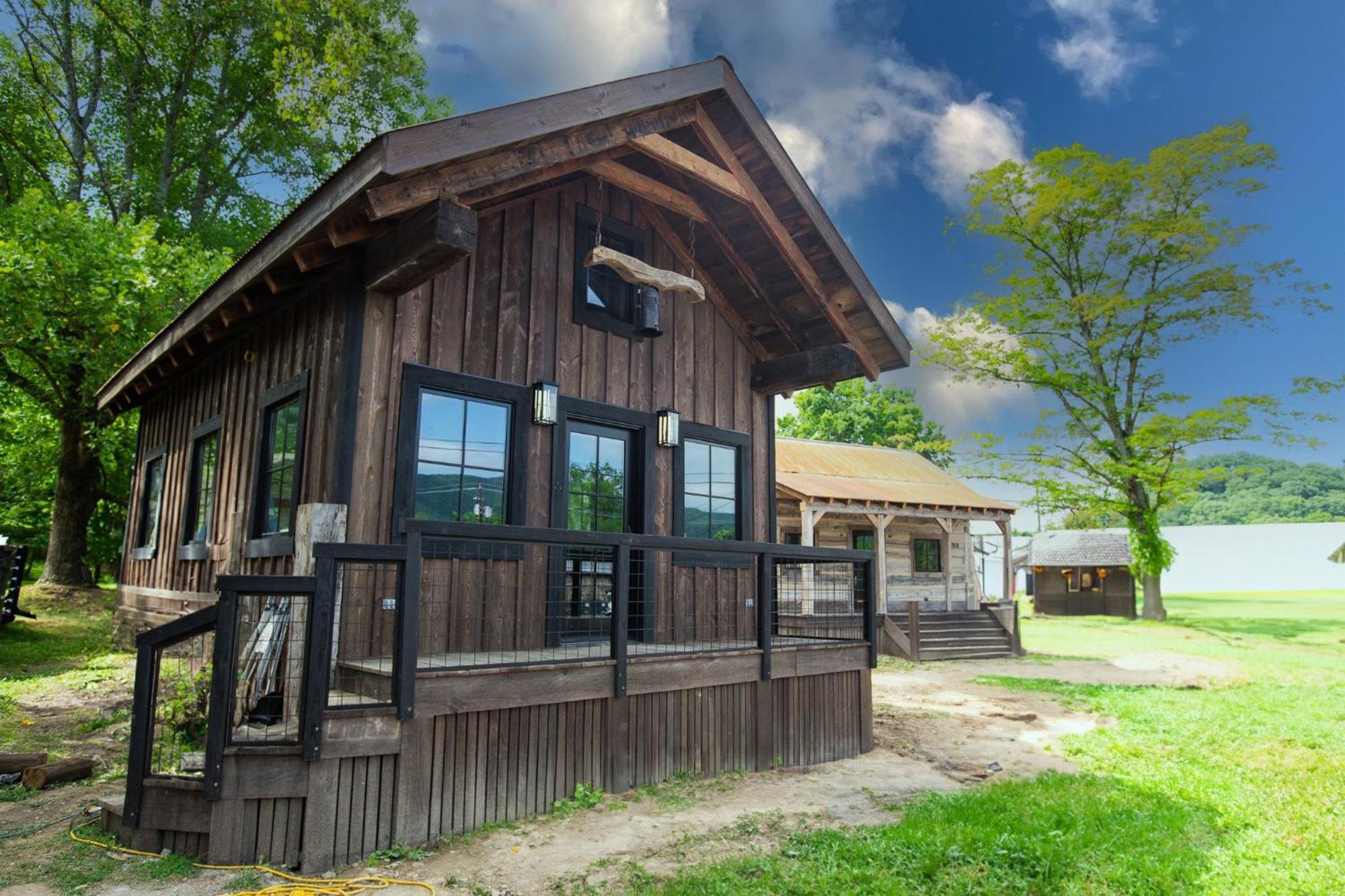 Barnwood Village ホワイト・サルファー・スプリングズ エクステリア 写真