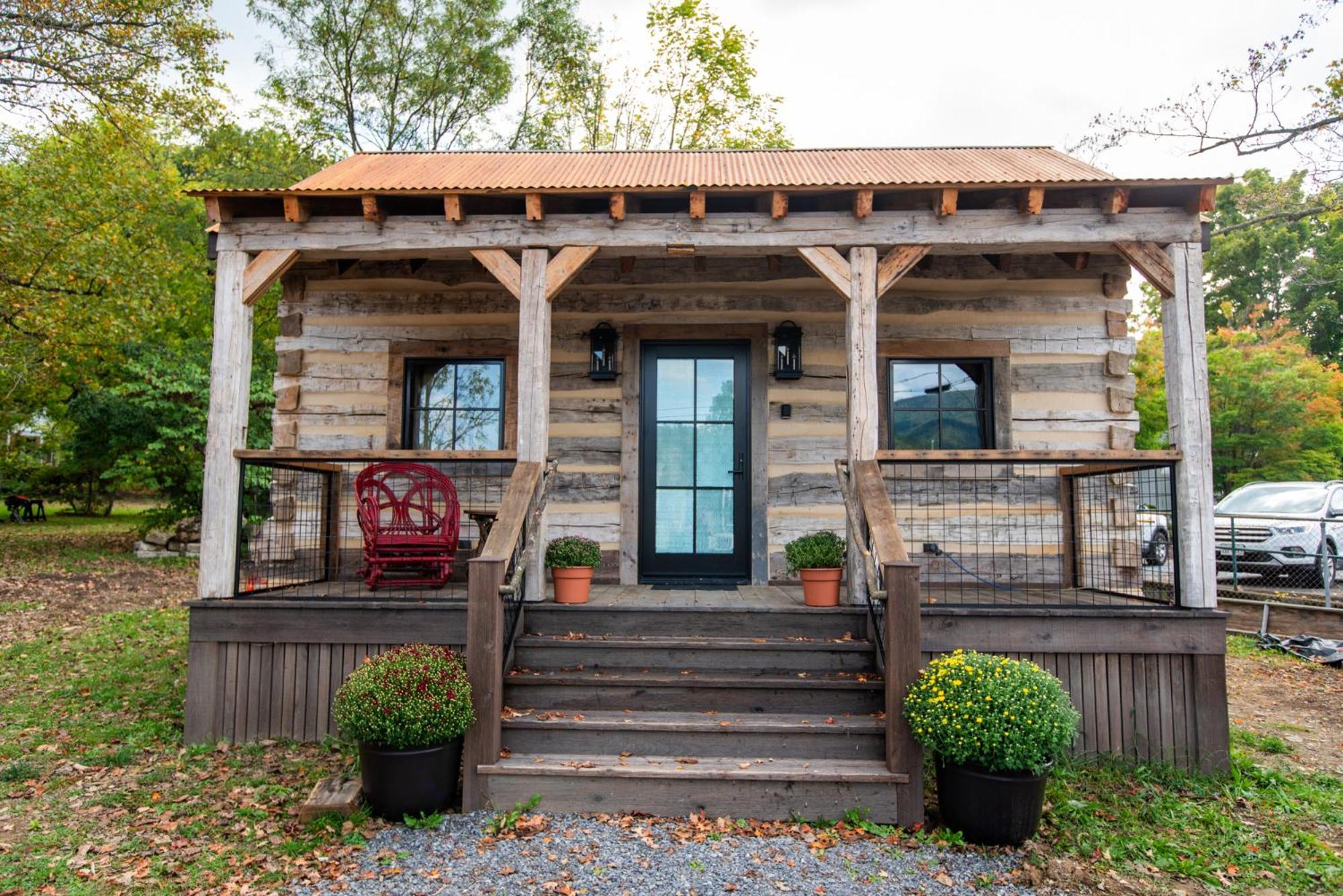 Barnwood Village ホワイト・サルファー・スプリングズ エクステリア 写真