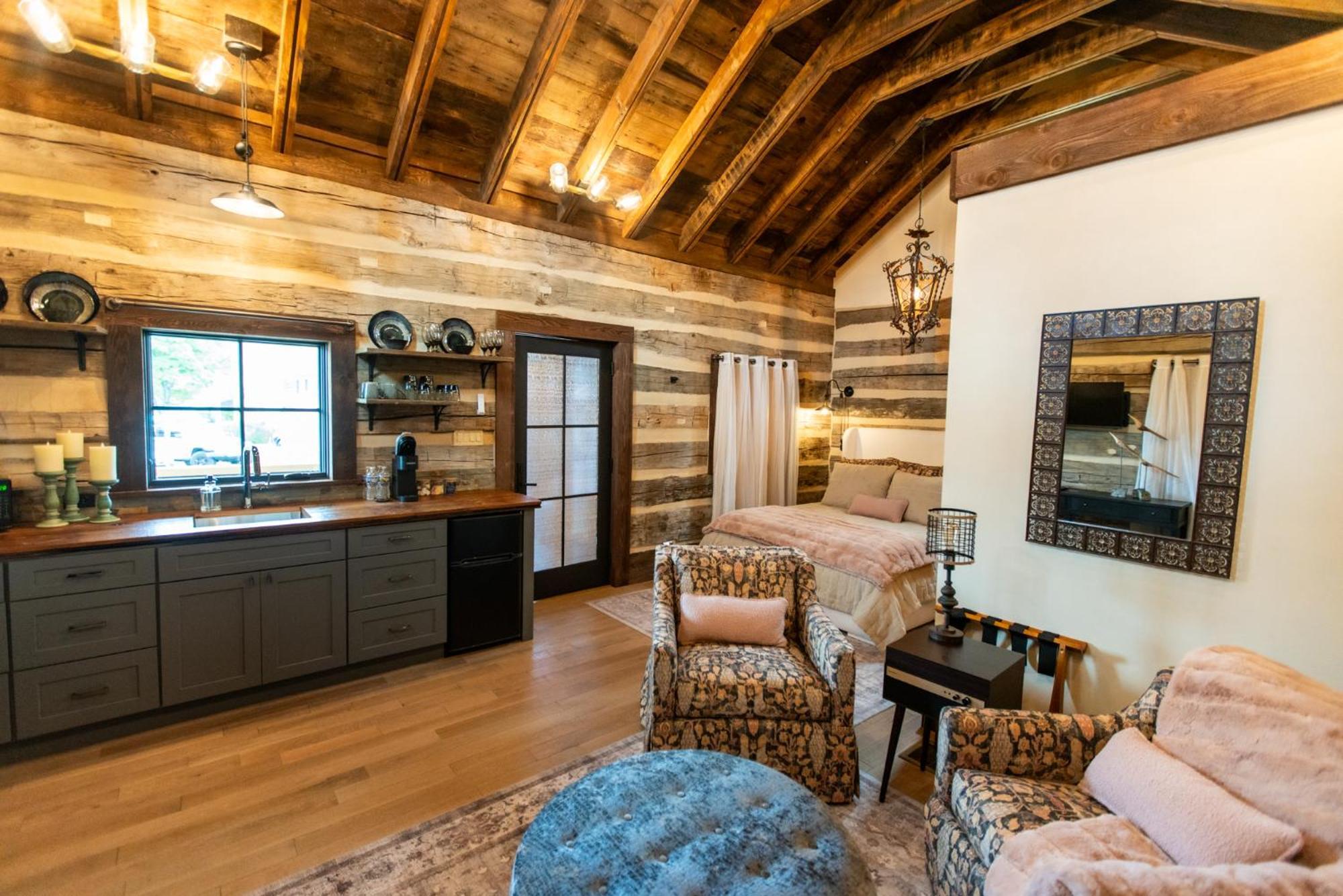 Barnwood Village ホワイト・サルファー・スプリングズ エクステリア 写真