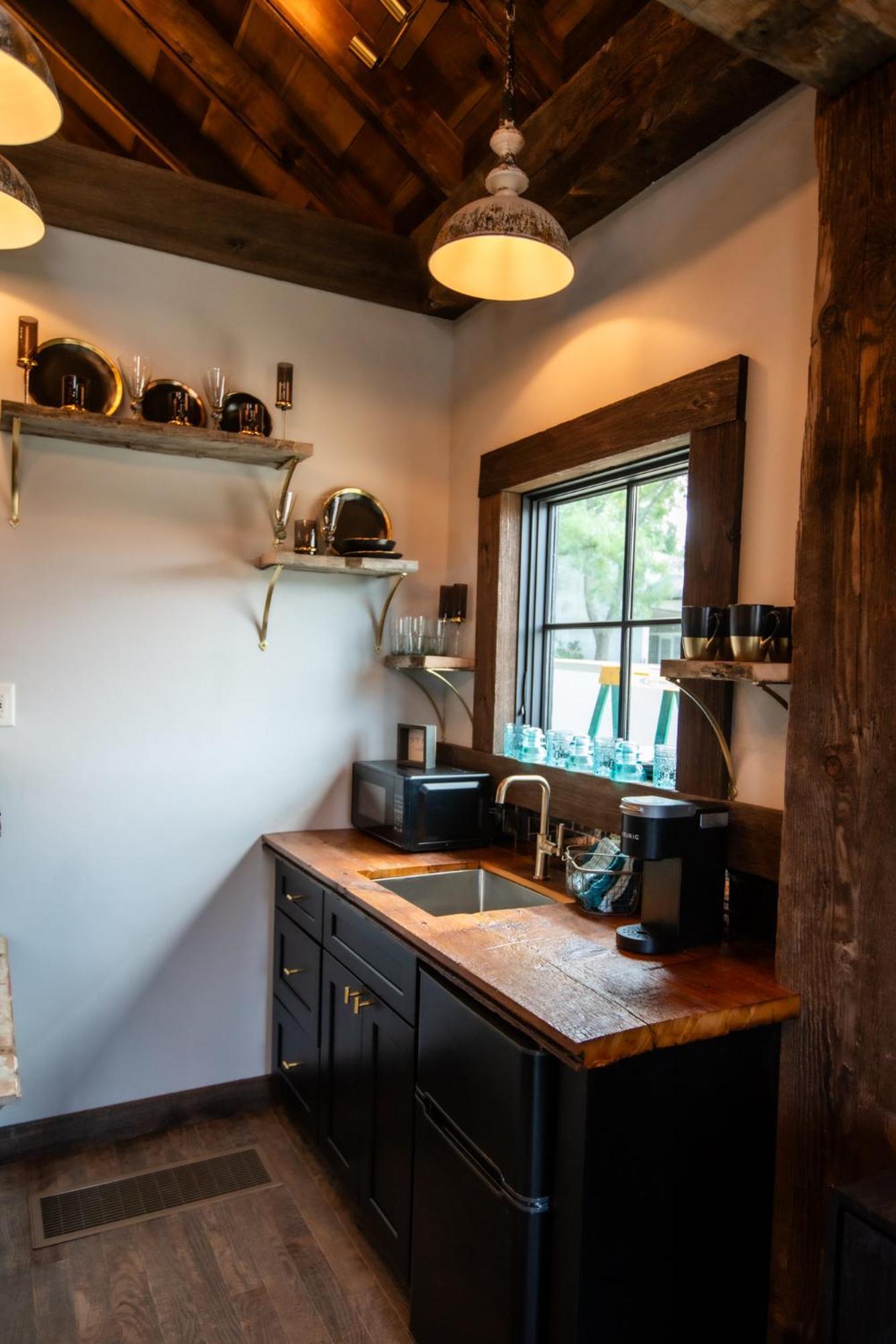 Barnwood Village ホワイト・サルファー・スプリングズ エクステリア 写真