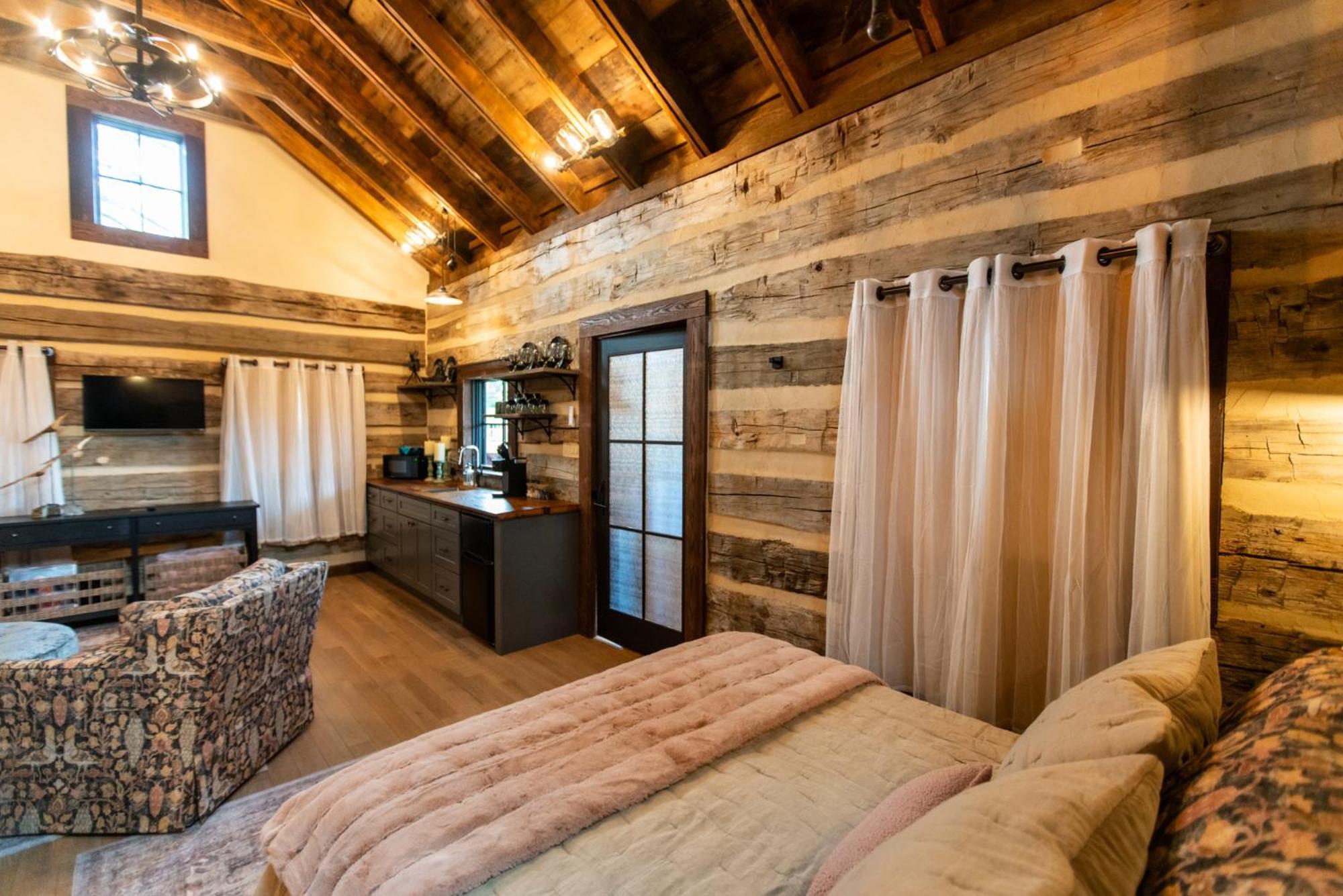 Barnwood Village ホワイト・サルファー・スプリングズ エクステリア 写真